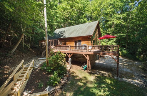Bryson City Cabin | Sugar Tree with fully fenced in yard!