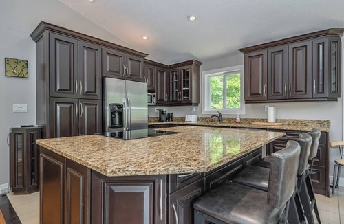 South Bruce Peninsula Ski Chalet | Sugarbush Chalet - 7-bed w/Starlink , v-ball near beach