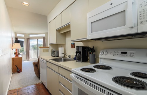 Warren Condo | Sugarbush Getaway – Comfortable Studio with Balcony & Value