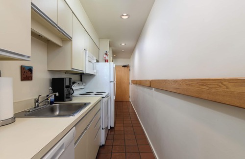 Warren Condo | Sugarbush Getaway – Comfortable Studio with Balcony & Value