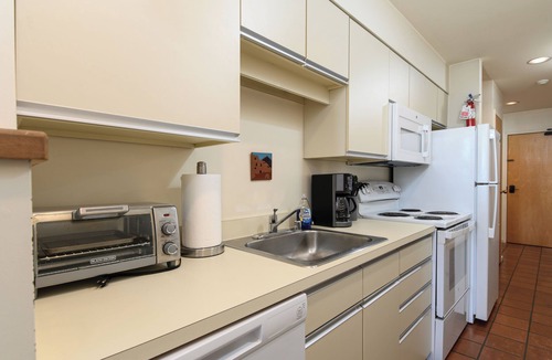 Warren Condo | Sugarbush Getaway – Comfortable Studio with Balcony & Value