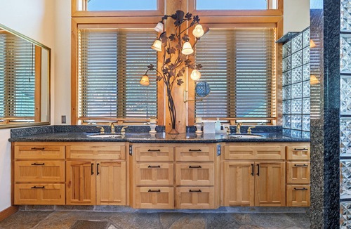 Clovis Cabin | Sugarloaf Ranch-Beautiful Log Cabin with mountain views!