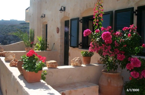 Kalathas House | suitable for 2 families, a larger family or 2 couples with 1 or 2 children