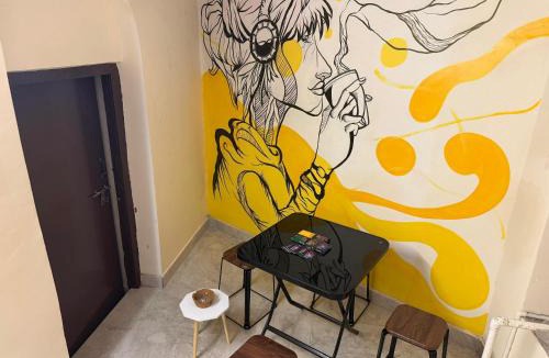 Kalighat Hostel | Suitcase Stories