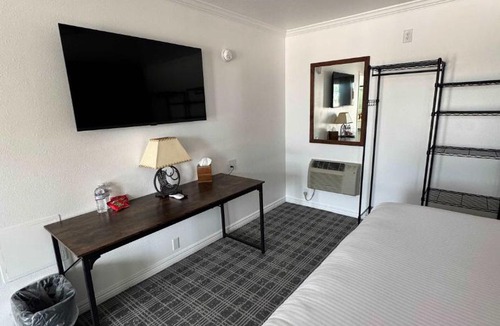 Lusk House | Suite 111