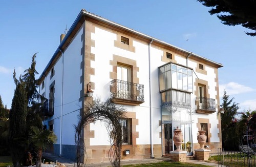 Ocenilla Apartment | Suite 2 with Mountain Views, Shared Terrace and Wi-Fi