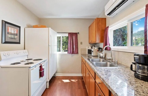 Klickitat Apartment | Suite #4 - Klickitat River Inn