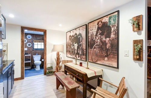 Berryville House | Suite 4: Outpost · Gorgeous Farm Carriage House Loft