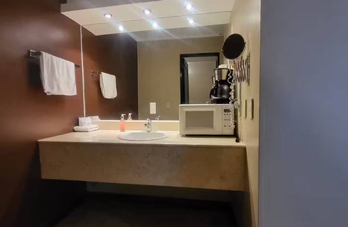Financial District Apartment | Suite A4 Akros