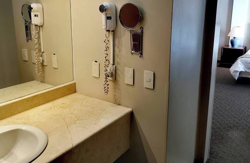 Financial District Apartment | Suite A4 Akros