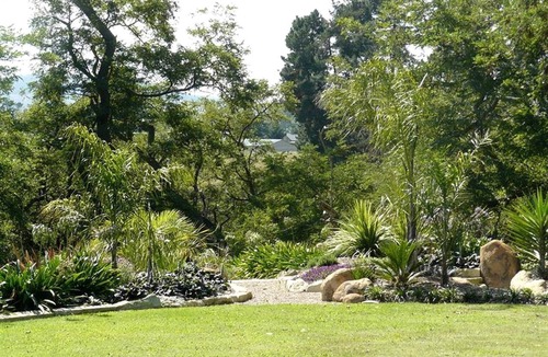 Leamington Cabin | Suite Accommodation with Garden Views near Waikato River in New Zealand