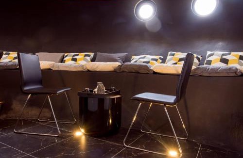 Trevoux Bed & Breakfast | Suite atypique, jacuzzi & Piscine 3