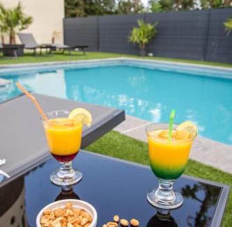 Trevoux Bed & Breakfast | Suite atypique, jacuzzi & Piscine 3