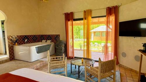 Eaunes Bed & Breakfast | Suite avec Balnéothérapie-Thème Marrakech