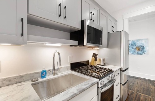 Westside Apartment | Suite B2 at 697 King