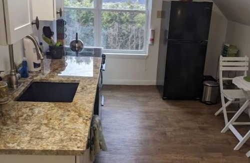 Colchester Apartment | Suite Bee Haven