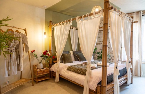 Cour-Cheverny Apartment | Suite Climatisé Bali SPA et sauna privé pour 2-Châteaux de la Loire