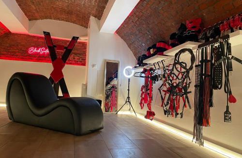 Saint-Quentin Apartment | Suite de Luxe - Jacuzzi & Cave Secrète