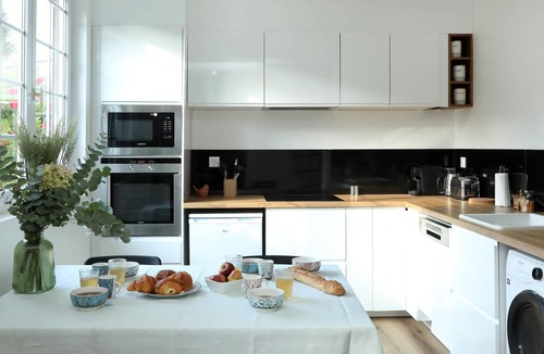 Chantilly House | Suite des Princes: Private Garden and free parking