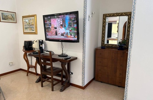 Licola Apartment | Suite Ermosa: Independent Apartment in Villa with Private Garden, Wi-Fi & Air Conditioning