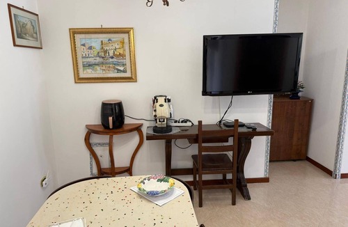 Licola Apartment | Suite Ermosa: Independent Apartment in Villa with Private Garden, Wi-Fi & Air Conditioning