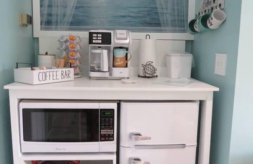 Emerald Isle Apartment | Suite Escape: King Suite Near Beach, Golf Cart, Hot Tub