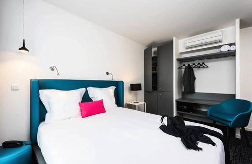 Talence Apartment | Suite for 2 People - Double Bed
