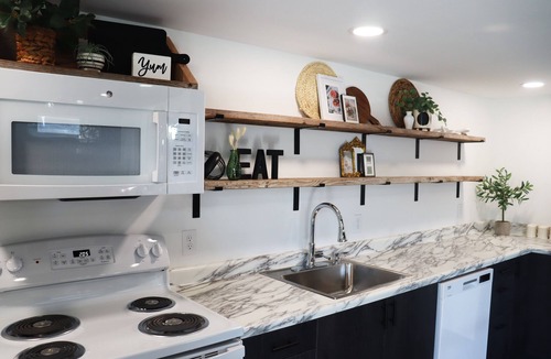 Arnolds Park Apartment | Suite for 9 Guests in Arnolds Park