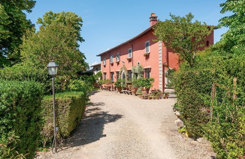 Grassina Apartment | Suite in a 15th-century villa with private bathroom and pool