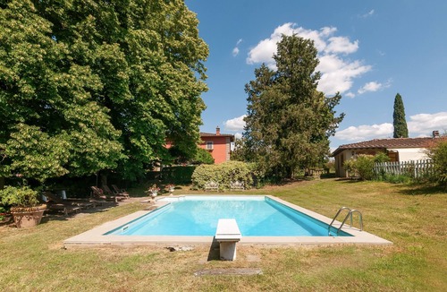 Grassina Apartment | Suite in a 15th-century villa with private bathroom and pool