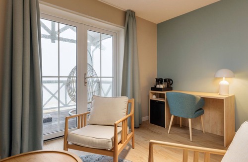 Hellevoetsluis Apartment | Suite in Hellevoetsluis by the Beach