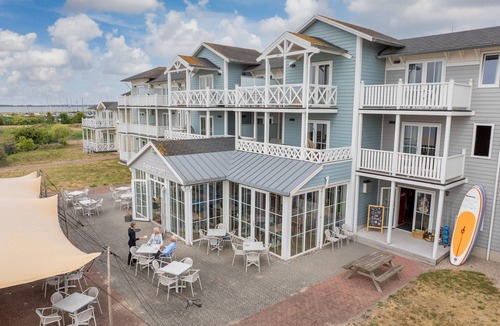 Hellevoetsluis Apartment | Suite in Hellevoetsluis by the Beach