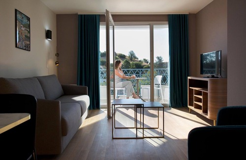 Chatel-Guyon Apartment | Suite in Premier Thermal Spa Resort