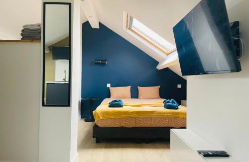 Quartier Vieux Marche-Cathedrale Apartment | Suite Jacuzzi Marbre - 451