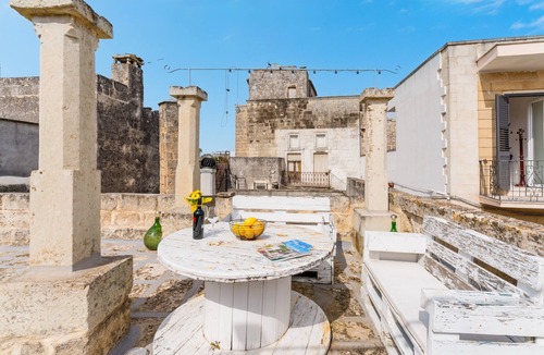 Cannole House | Suite 'La Limesa' Corte Cochlea with Panoramic Terrace, Indoor Pool, Wi-Fi & AC