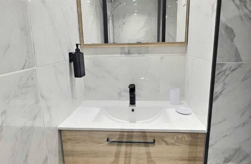 Arpajon Apartment | Suite Love - Jacouzzi - Table de Massage