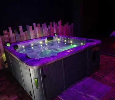 Montignies-sur-Sambre Hotel | Suite love Jacuzzi