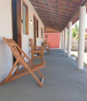 Ponta do Anel Apartment | Suite Lua - Quarto e Banheiro com Ar Condicionado no Macapa Paradise