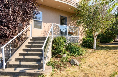 York Apartment | Suite Magnolia. Steps to Downtown & Breweries. Modern 2 bedroom apt w/fireplace.