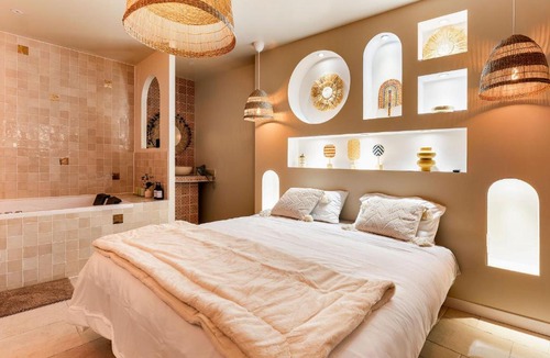 Auterive Apartment | Suite Marrakech avec jacuzzi privatif Love Room romantique proche Toulouse