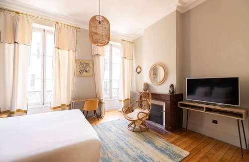Bordeaux City Centre Bed & Breakfast | Suite MASSAI MARA ideal for 4 people