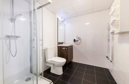 Dijon Hotel | Suite Moderne 100m du Centre|Wifi + Salon Privé