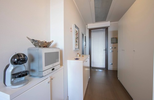Meina Apartment | Suite on The Lake