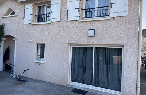 Genas House | Suite Parentale Avec Douche et Toilettes Privées Attenant. A 5 Minutes Deurexpo