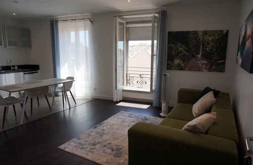 Salon-de-Provence Apartment | Suite Privilège XL with Parking