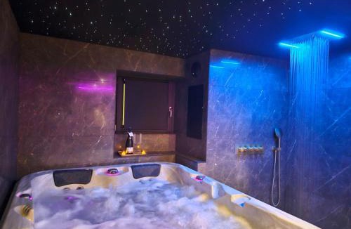 La Mure House | Suite romantique avec jaccuzzi - proche des lacs - La secrète room