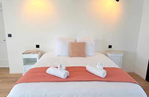 Figarol House | Suite romantique - Bain îlot - Vue Pyrénées