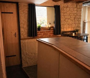 Coligny Apartment | Suite spa Romantique avec piscine privée cosy clim