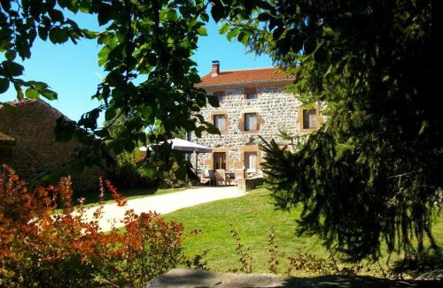 Saint-Privat-d'Allier Bed & Breakfast | Suite spacieuse avec bien-être, parking, wifi, à Saint-Privat-d'Allier - FR-1-582-491