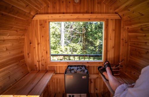 Ucluelet Apartment | Suite Ucluelet - Romantic Couples Getaway-Sauna!